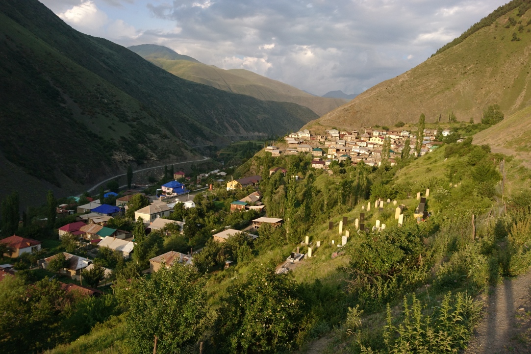 Село Кина Рутульского района, вид сверху со стороны новой части села