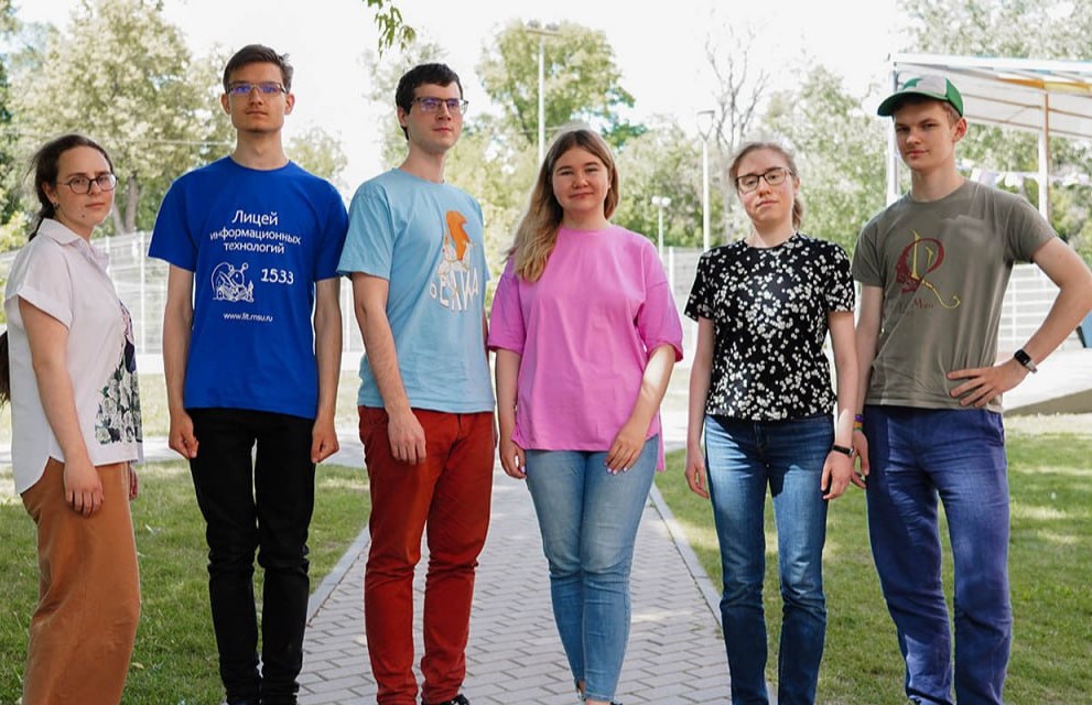 Российские участники XX Международной олимпиады по лингвистике в Болгарии. Артем Бойко крайний справа.